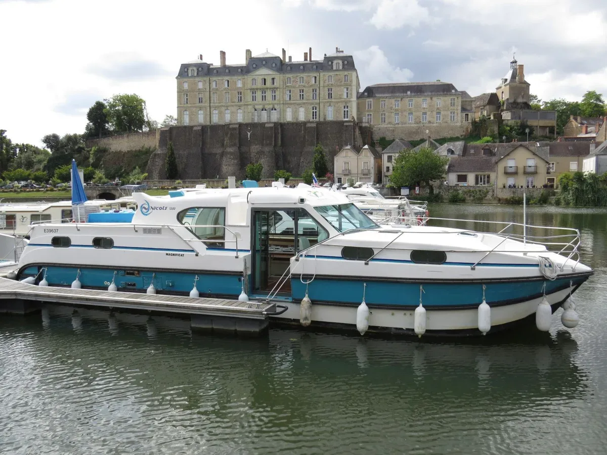 Charter boat listed on Pera Sail in France